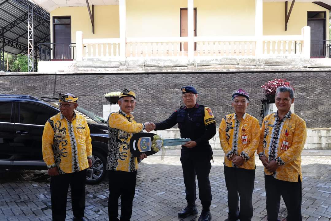 Walikota Khairul Berikan Hibah Mobil Operasional ke Brimob Polda Kaltara