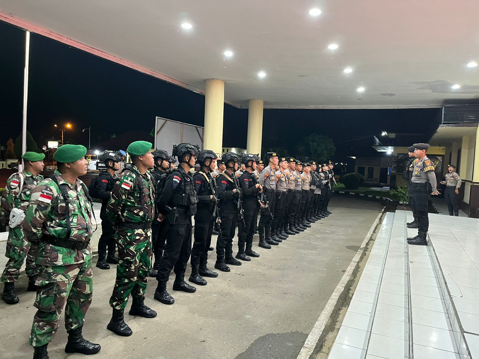 Ciptakan Situasi Yang Kondusif Menjelang Pemungutan Suara, Polres Malinau Gelar Patroli Malam Skala Besar Gabungan TNI – Polri