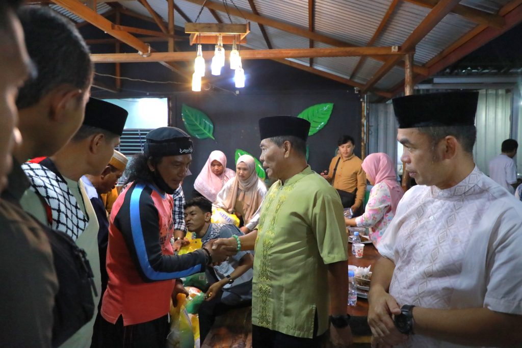 Gubernur Buka Bersama dengan TKBM, Supir Angkot dan Komunitas Ojek di Tarakan
