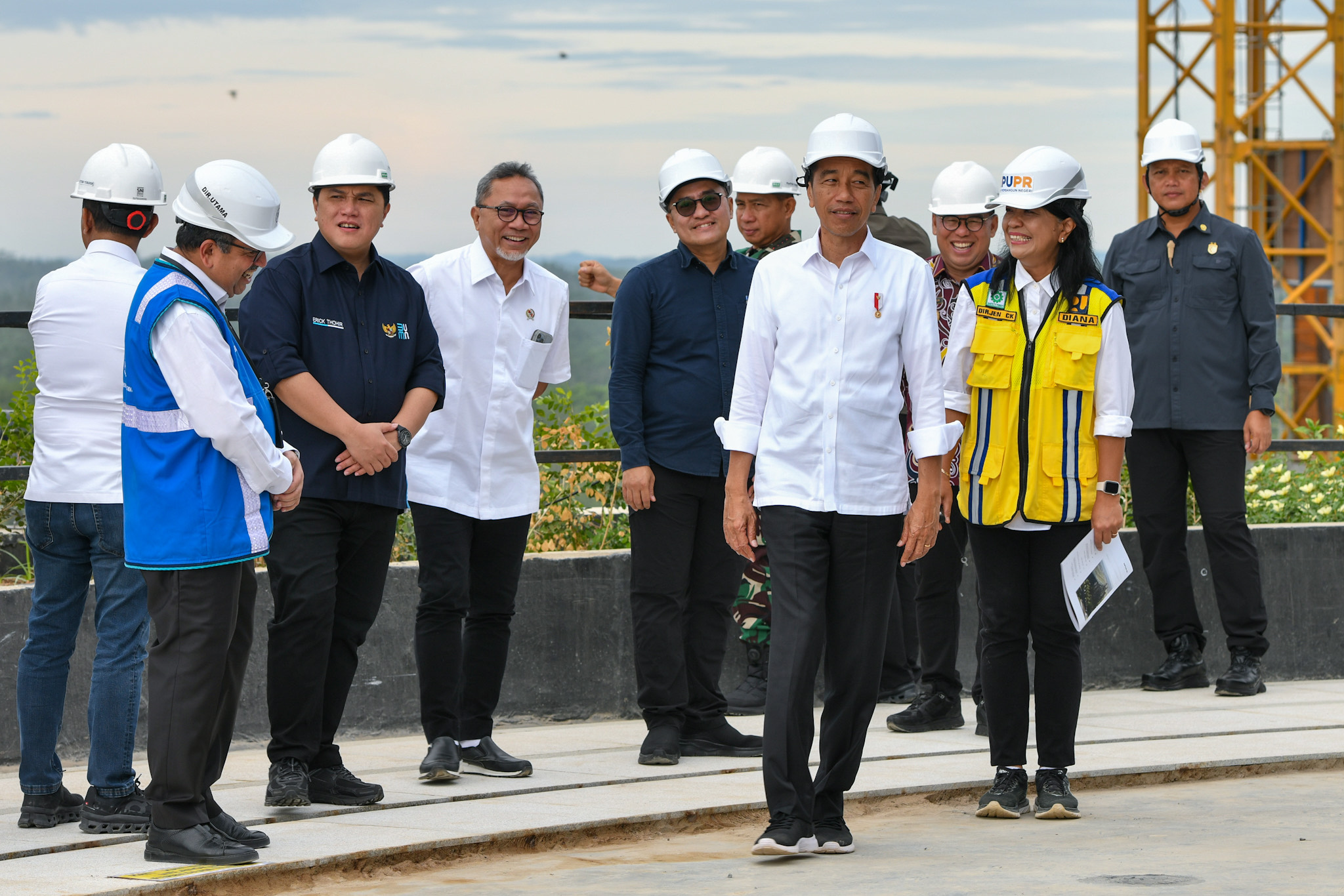 Presiden Jokowi Tinjau Kantor Presiden di IKN, Progres Pembangunan Capai 74 Persen