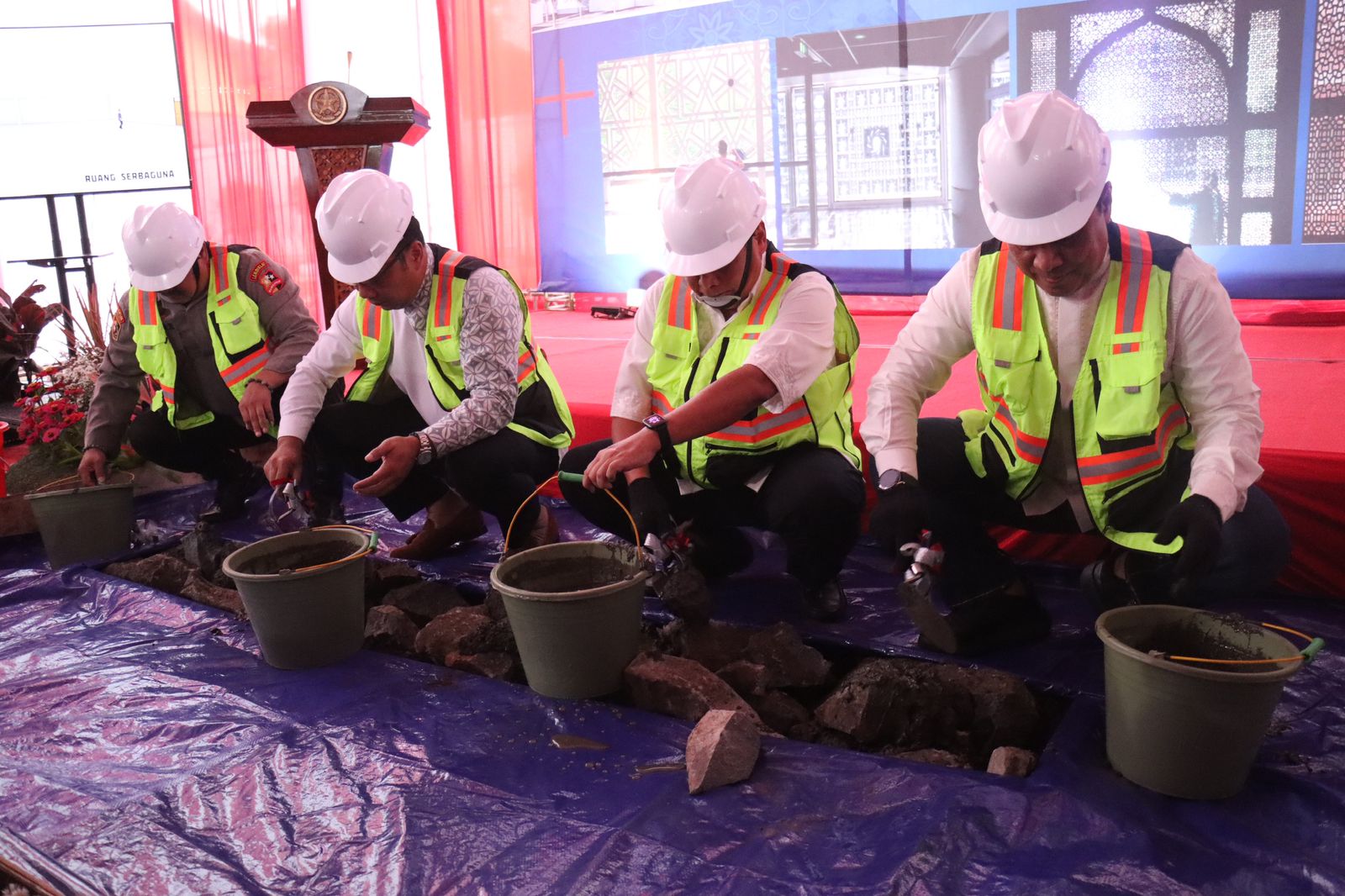 Sespim Lemdiklat Polri Letakan Batu Pertama Bangun Masjid, Didesain Ridwan Kamil