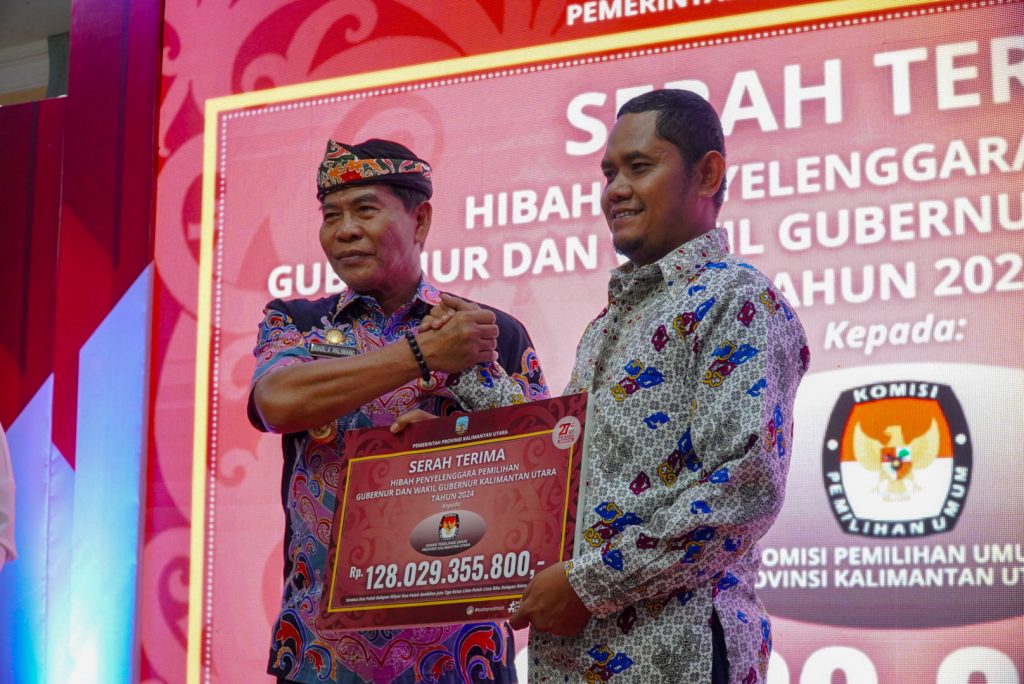 Gubernur Zainal Serahkan Bantuan Keuangan kepada Parpol, hingga Ormas di Kaltara