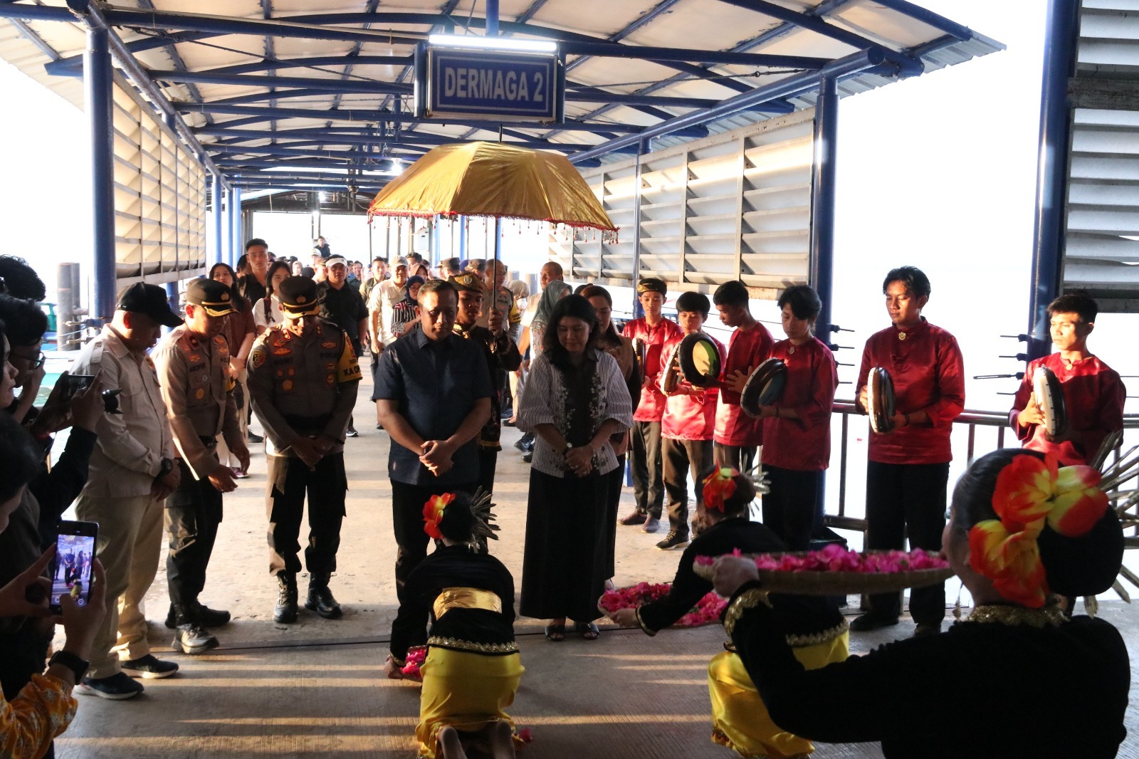 Kunjungan Kerja Kapolda Kaltara Di Polres Nunukan Disambut Prosesi Adat Tepung Tawar