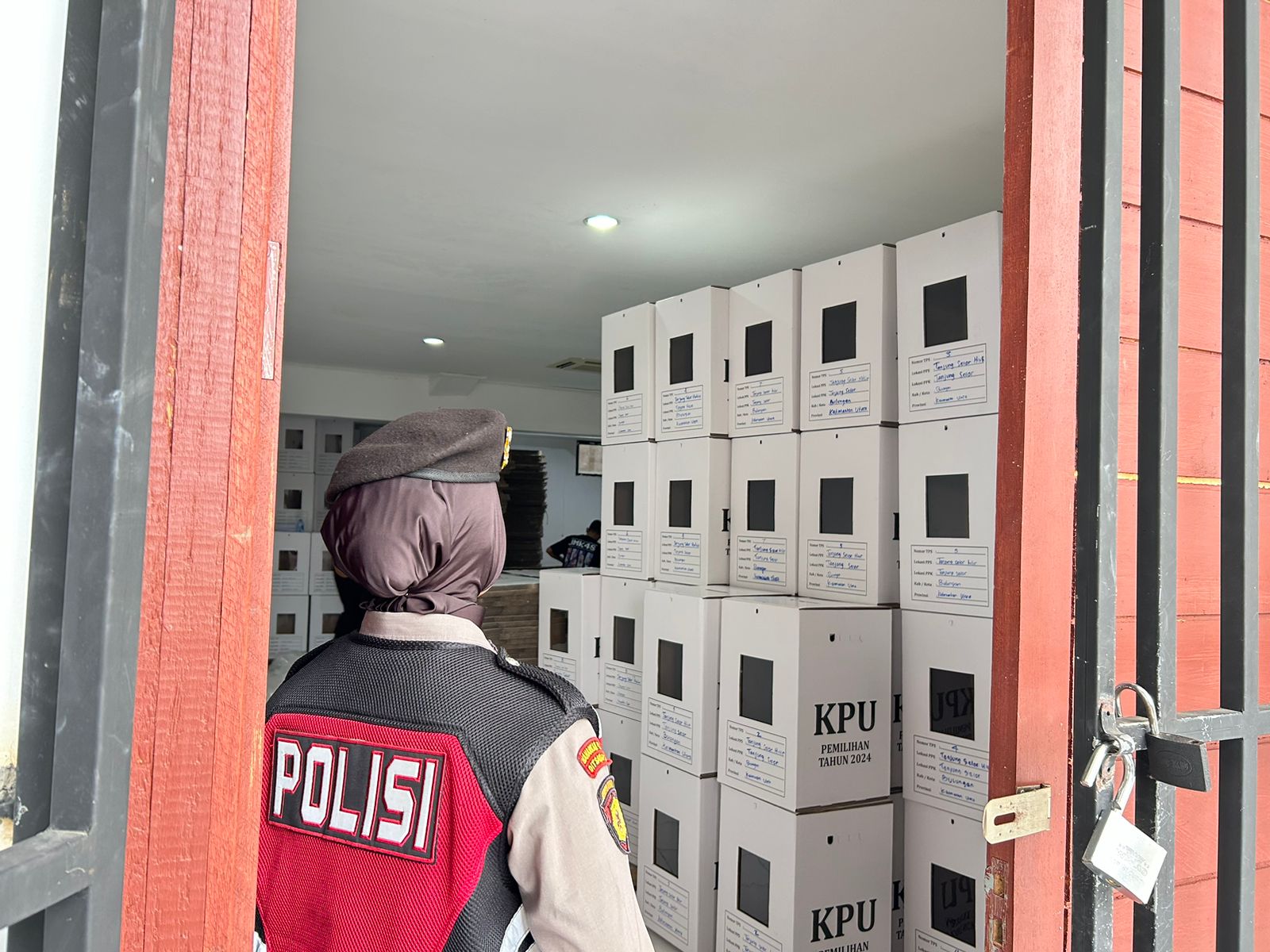 Personel Dit.Samapta Polda Kaltara Laksanakan Patroli Ke Gudang Logistik KPU Provinsi Kaltara.