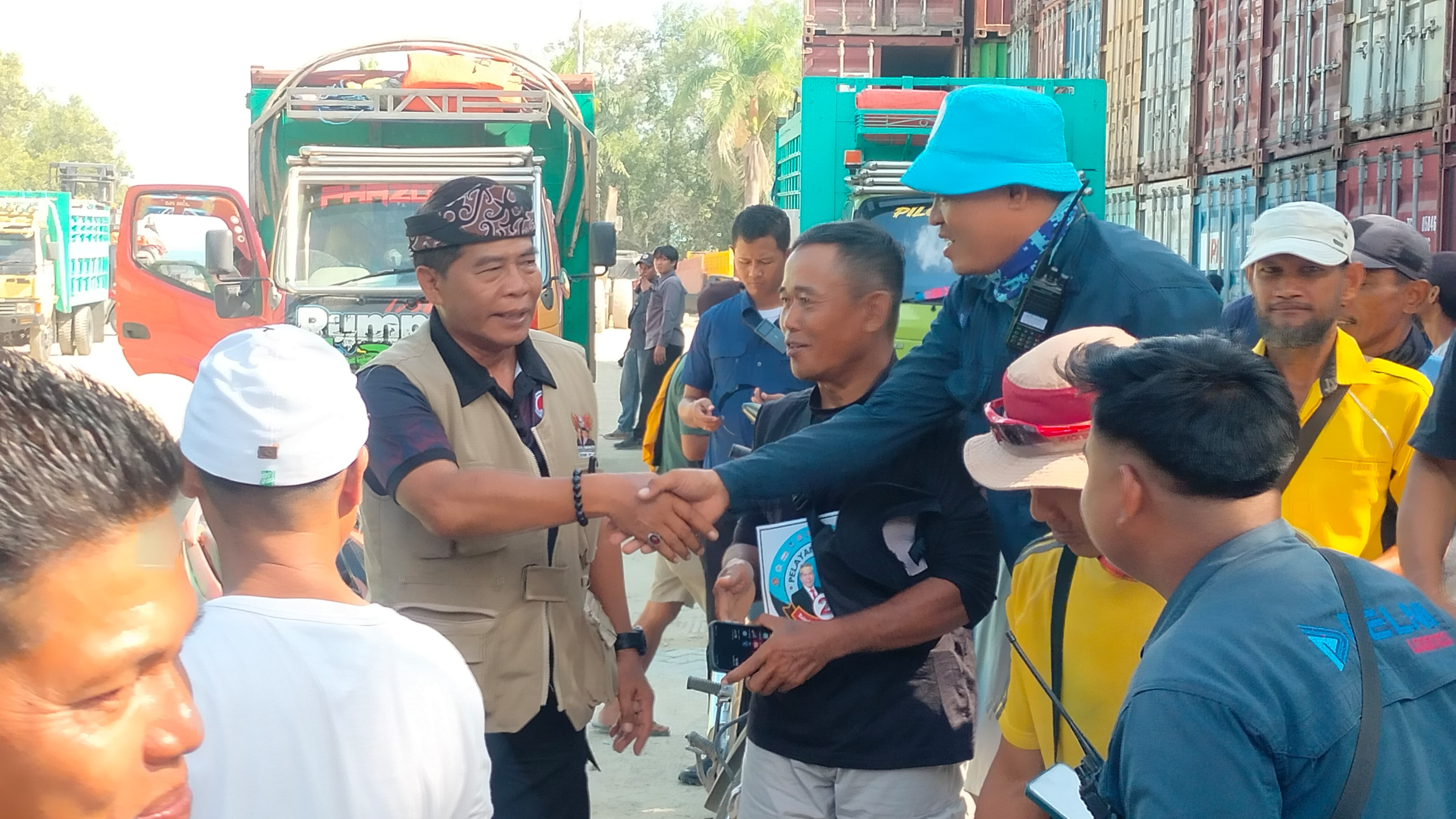 Girang Ditemui Zainal Paliwang, Warga Pelabuhan Tunon Taka Doakan ZIAP Menang Pilgub