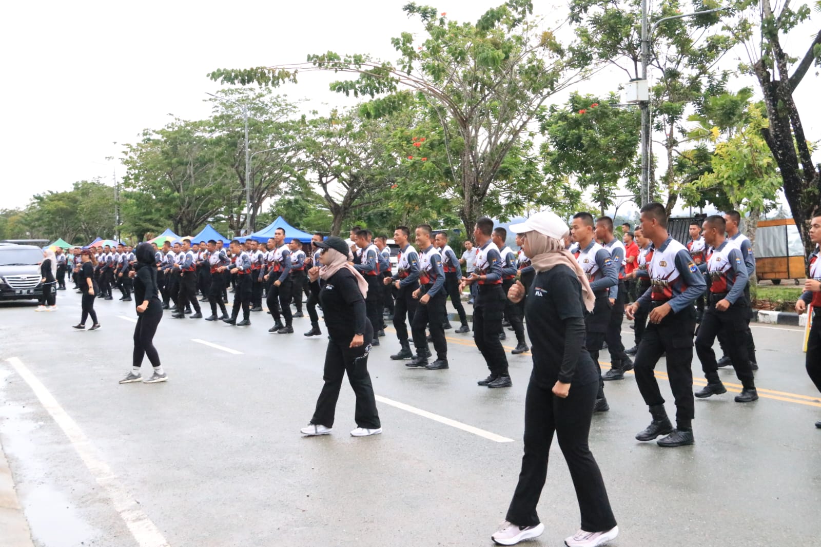 Kapolda Kaltara Gelar Olahraga Bersama Dengan Masyarakat di Arena Car Free Day Tanjung Selor