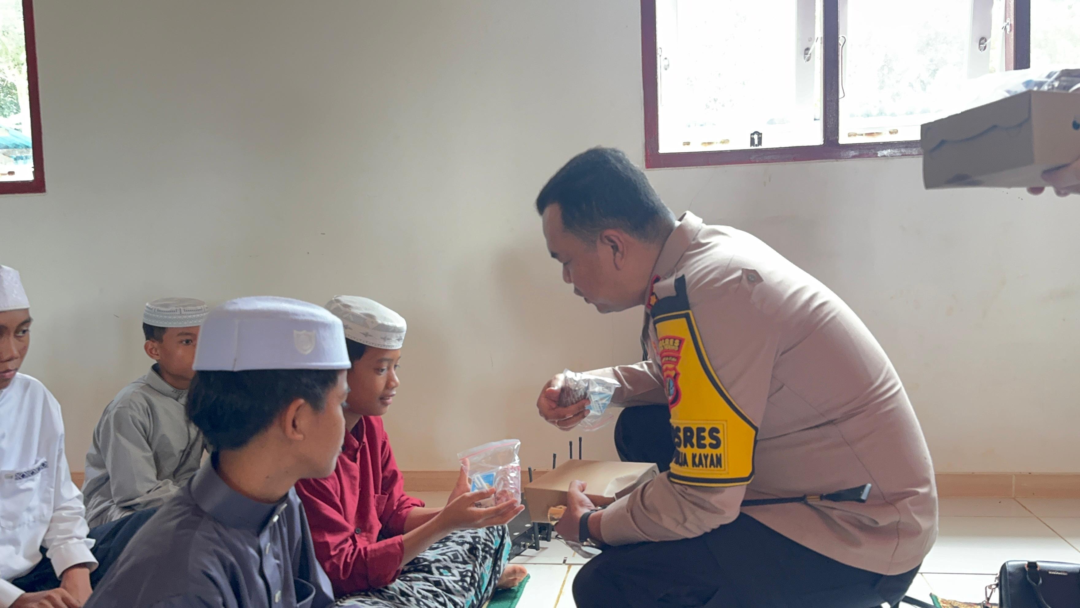 Aksi Jumat Berbagi, Makan Sehat dan Bergizi Polres Tana Tidung