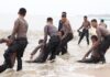 Latihan SAR untuk Siaga Bencana Alam di Pantai Tanah Kuning oleh Direktorat Samapta Polda Kaltara