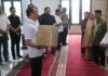 Kapolda Kaltara Berikan Bantuan Peralatan Salat untuk Santri di Masjid Al-Ma’aruf Selumit Pantai
