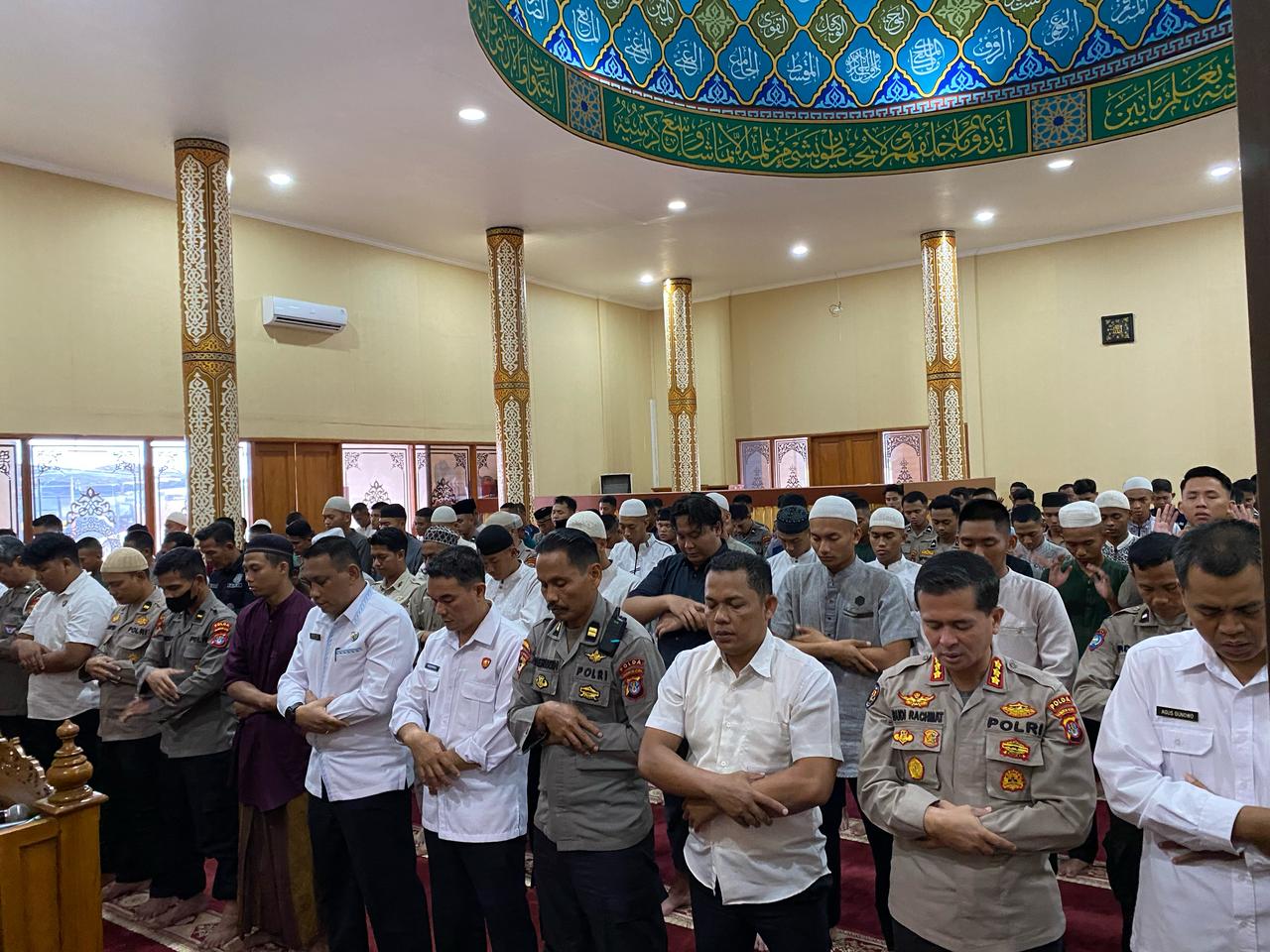 Personel Polda Kaltara Gelar Sholat Ghoib Atas Gugurnya Tiga Anggota Polri Dalam Pelaksanaan Tugas di Way Kanan Lampung