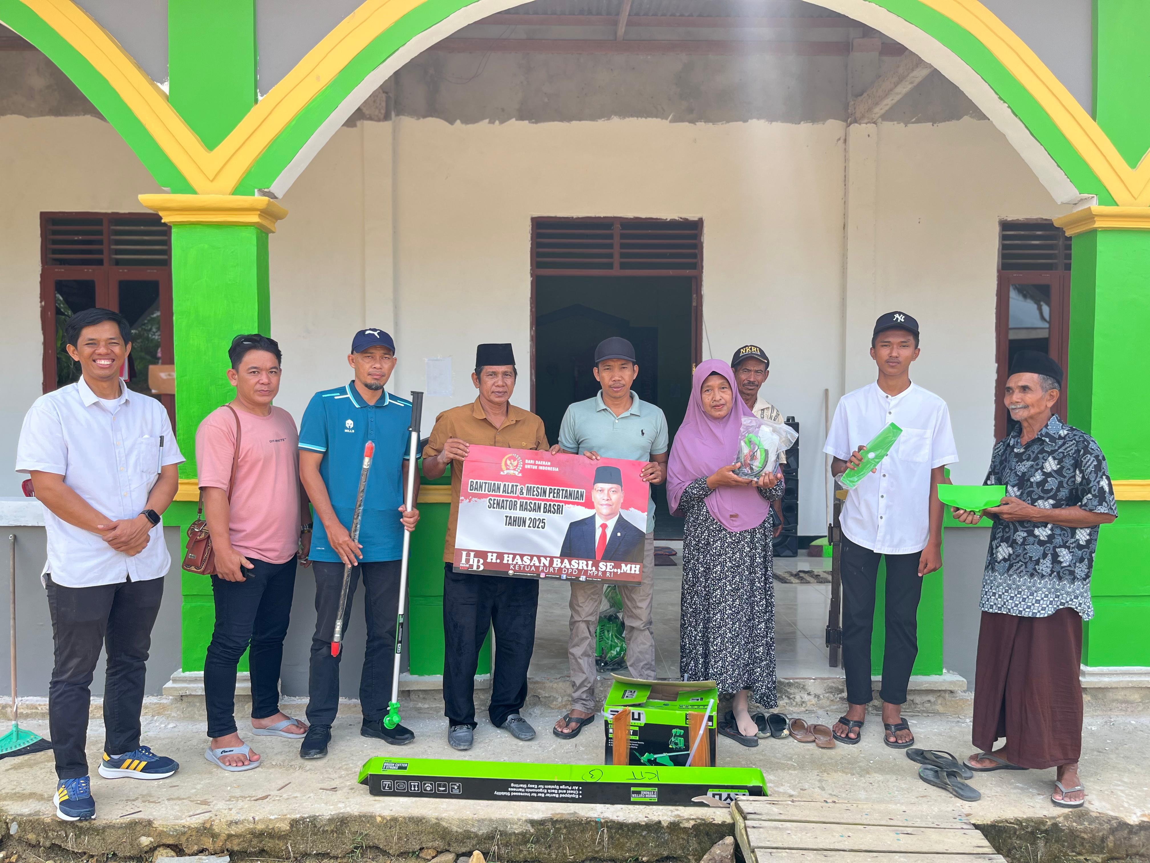 Senator Hasan Basri Bawa Bantuan, Ribuan Warga Kaltara Tersenyum