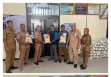 Bupati Berau Salurkan Bantuan Beras CPPD ke Kampung Long Ayan Pasca Banjir