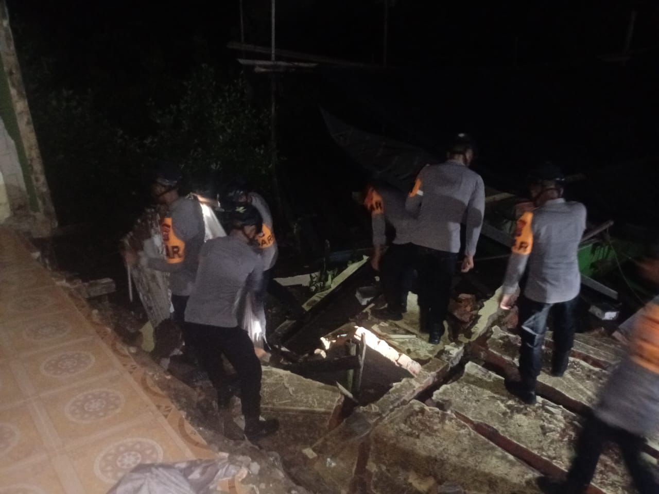 Gempa Bumi Guncang Tarakan, Polres Tarakan dan Brimobda Kaltara Dikerahkan untuk Evakuasi dan Pengamanan